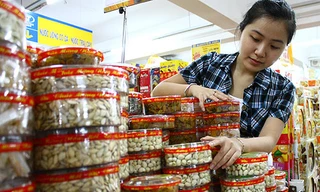 Không để thiếu hàng, sốt giá dịp Tết