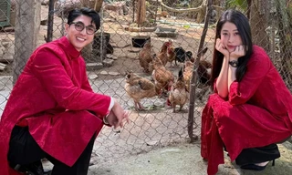 Hoa hậu Mùng 1 Tết: Thùy Tiên đón Giao thừa cùng bố, Phương Nga chụp ảnh ngoài chuồng gà