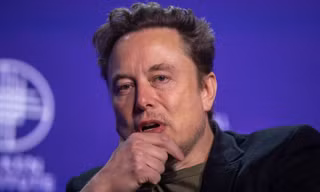 Elon Musk bị kiện