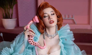 Loạt ca sĩ bị 'sờ gáy'