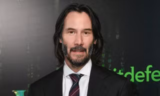 Nam diễn viên xin lỗi vì nguyền rủa Keanu Reeves