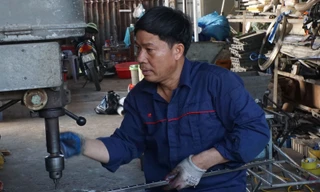 Anh nông dân học hết lớp 7 chế tạo hàng chục loại máy, phủ sóng 15 nước