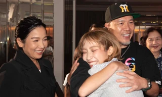 Mỹ Linh giảm 3 kg, nhảy phụ họa cho con gái Mỹ Anh