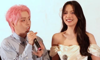 Quay cảnh Đức Phúc cầu hôn Hoa hậu Thanh Thủy lúc 3h sáng