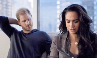 Harry đau đớn khi Meghan tháo nhẫn đính hôn