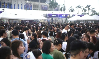 Biển người đổ về sân Mỹ Đình