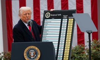 Ông Trump tuyên bố áp thuế tất cả hàng nhập khẩu, Việt Nam tới 46%