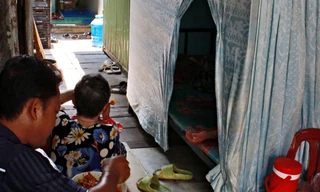 'Phòng giải nhiệt' giữa khu trọ nóng như lò hơi ở TPHCM