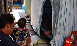 'Phòng giải nhiệt' giữa khu trọ nóng như lò hơi ở TPHCM