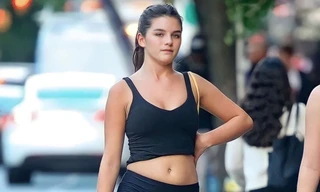 Con gái Tom Cruise thay đổi phong cách ở tuổi 17