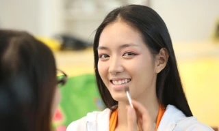 Thí sinh Hoa hậu Việt Nam để mặt mộc