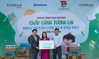 Trao tặng 40 máy tính và nhiều phần quà cho hai trường học tại Hoà Vang