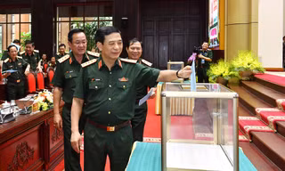 Lấy phiếu tín nhiệm Ủy viên Ban Thường vụ Quân ủy Trung ương và Thứ trưởng Bộ Quốc phòng