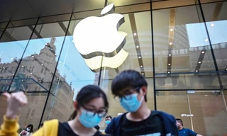 Apple lãi đậm, Microsoft mất 'ngôi vương'