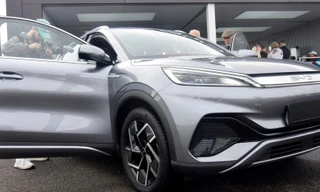 Trung Quốc phủ nhận sản xuất thừa xe điện