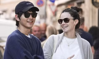 Song Joong Ki phản ứng khi vợ bị khán giả Hàn Quốc chê vô trách nhiệm