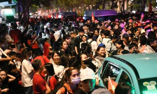 Biển người trắng đêm ở TPHCM