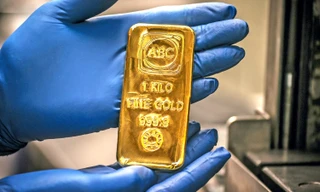 Giá vàng thế giới giảm mạnh, đồng USD vọt tăng