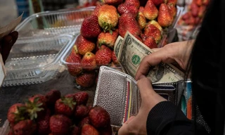 Gần 90 triệu người Mỹ chật vật kiếm tiền vì đất nước sắp vỡ nợ