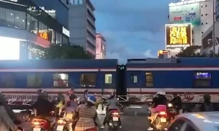 Bất ngờ lao vào giữa đường ray, người đàn ông bị tàu cán tử vong