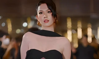 Ngọc Trinh mặc xuyên thấu phản cảm