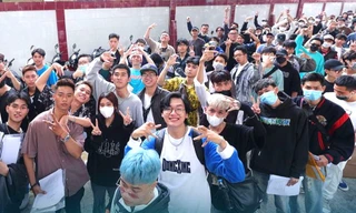 1.500 bạn trẻ đội nắng, ngồi bệt ở vỉa hè chờ casting Rap Việt