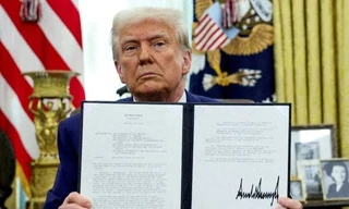 Người Mỹ gánh chịu 'cú sốc kép' từ việc đánh thuế của ông Trump 