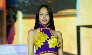 Thanh Thủy để mặt mộc tổng duyệt áo dài