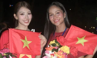 50 nghệ sĩ, hoa hậu sơ duyệt diễu binh giữa biển người ở TPHCM