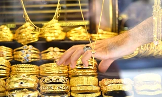 Giá vàng thế giới bất động, cổ phiếu châu Á vọt tăng 