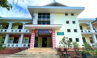 Quảng Trạch (Quảng Bình): Cả UBND xã đi cổ vũ bóng chuyền, không ai xử lý thủ tục cho dân