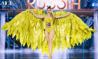 Trang phục dân tộc 30 kg, hoành tráng của 70 thí sinh Hoa hậu Hòa bình