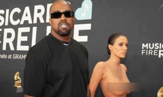 Khoảnh khắc khỏa thân đánh bại lễ trao giải Grammy