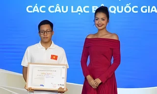 Vận động viên bơi trẻ quốc gia 16 tuổi lập thêm thành tích 