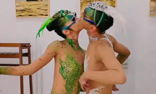 Chim công làng múa Dương Lệ Bình bị chỉ trích vì điệu nhảy gợi dục