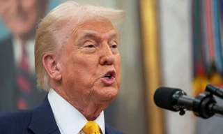 Lệnh áp thuế của ông Trump làm ‘dậy sóng‘ vàng, tiền tệ