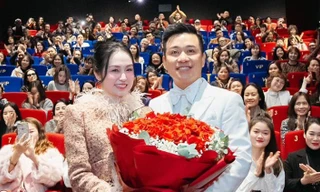 Showbiz 27/2: Ảnh Tuấn Hưng bao rạp, kéo họ hàng xem 'Đào, phở và piano'