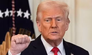 Ông Trump tuyên bố mức thuế 25% gây chao đảo ngành ô tô