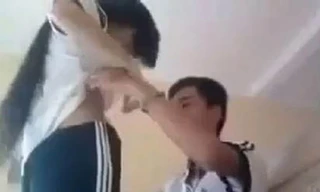 Đôi học sinh tự quay clip ‘sàm sỡ’ nhau trong trường