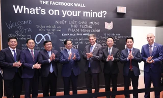 Thăm trụ sở Facebook, Thủ tướng Phạm Minh Chính trải nghiệm công nghệ thực tế ảo