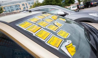 Hàng nghìn tài xế 'sập bẫy' máy thu phí đỗ xe