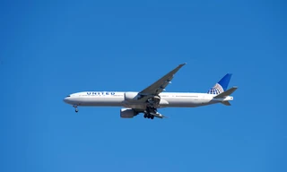 Hơn 200 khách bay mắc kẹt ở đảo băng giá suốt 48 giờ