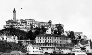 Nhà tù khét tiếng thành điểm du lịch hấp dẫn, ông Trump tuyên bố bất ngờ 