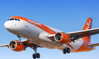 Khách gây hỗn loạn, tổ bay xin hạ cánh khẩn cấp