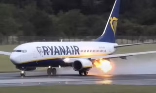 Máy bay Ryanair bốc cháy, ít nhất 18 người bị thương 