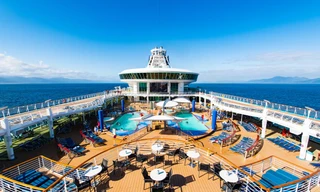 Khẩn cấp tìm kiếm nam du khách rơi khỏi du thuyền