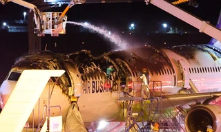 Cấm sạc thiết bị điện tử trên máy bay