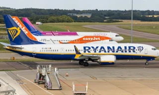 'Sờ gáy' loạt hãng bay thu phí dịch vụ ẩn