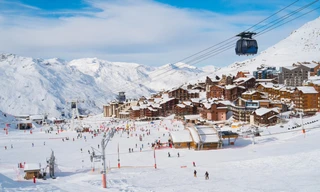 Tai nạn cáp treo kinh hoàng ở khu trượt tuyết cao 3.000 m