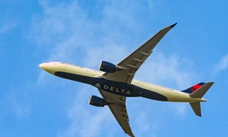 Máy bay quay đầu khẩn cấp vì nứt kính chắn gió 